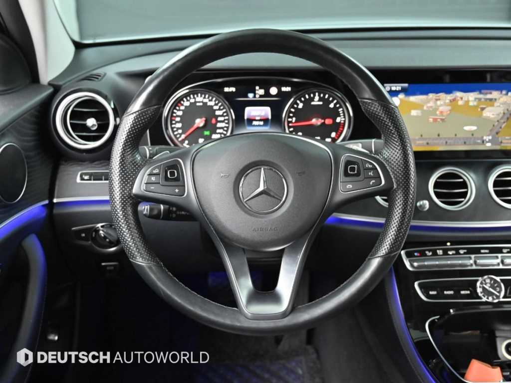 Mercedes-Benz E-Class — photo 13