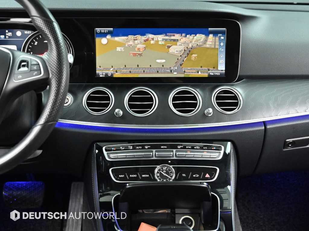 Mercedes-Benz E-Class — photo 14