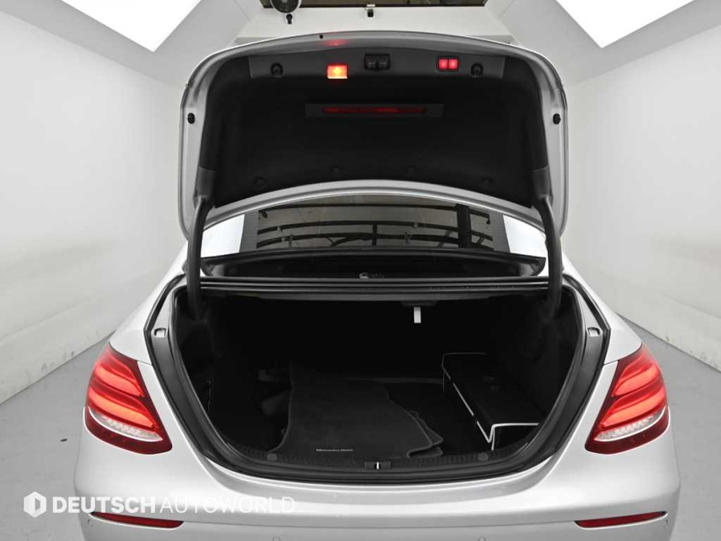 Mercedes-Benz E-Class — photo 19