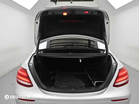Mercedes-Benz E-Class — photo 19