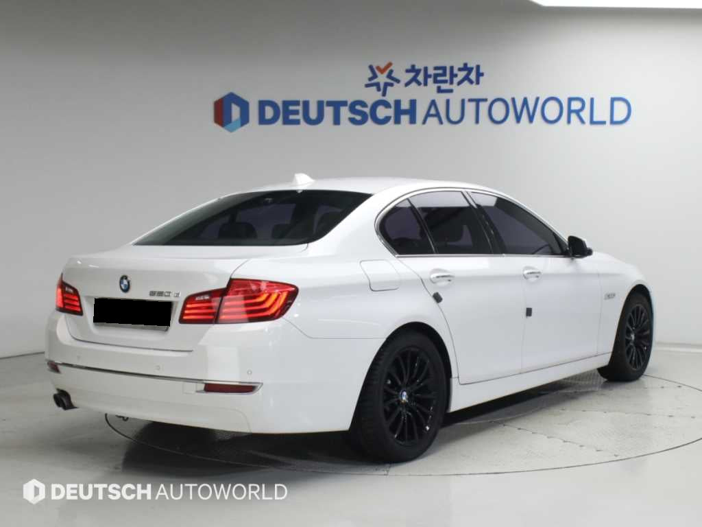 BMW 5-Series — photo 02