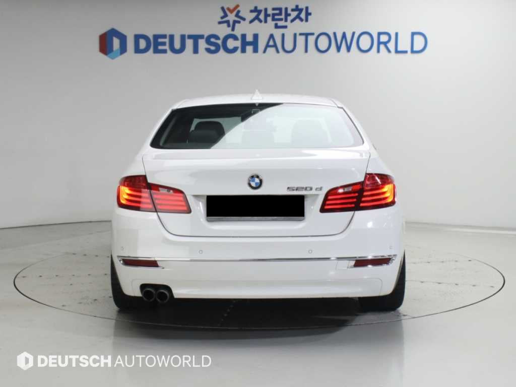 BMW 5-Series — photo 04