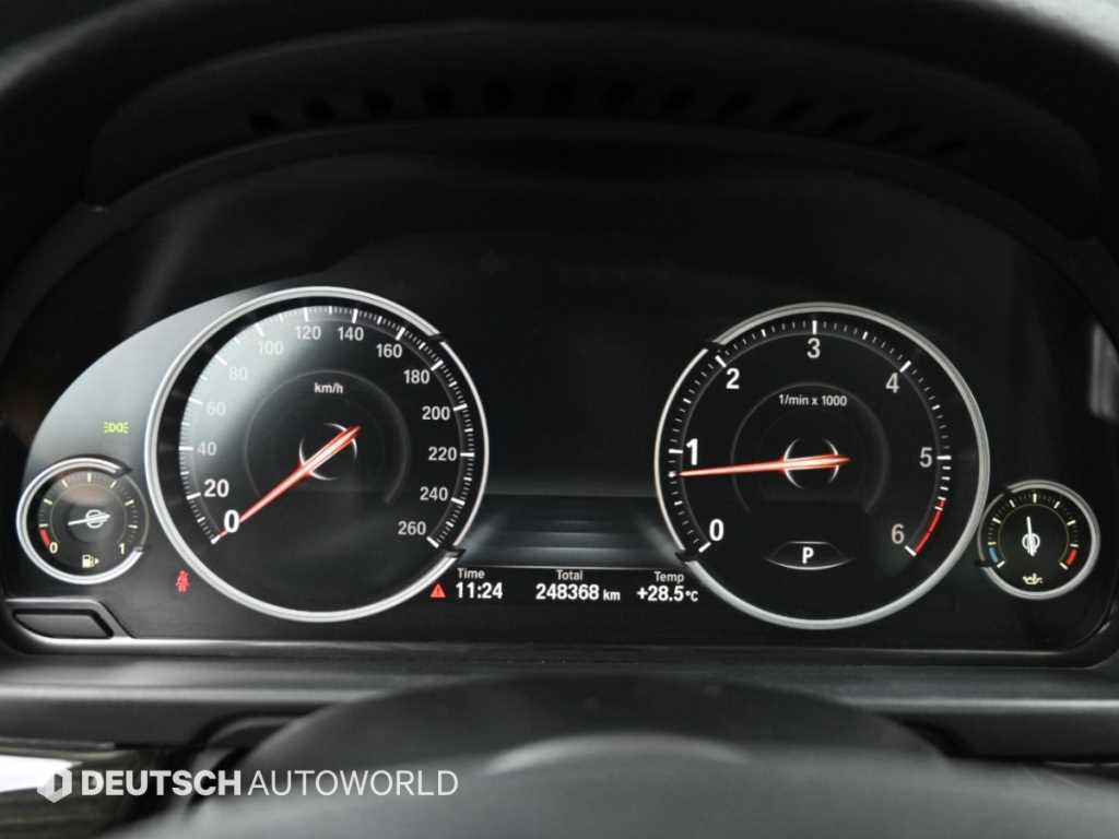 BMW 5-Series — photo 08