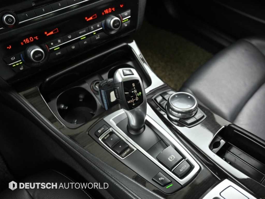 BMW 5-Series — photo 09