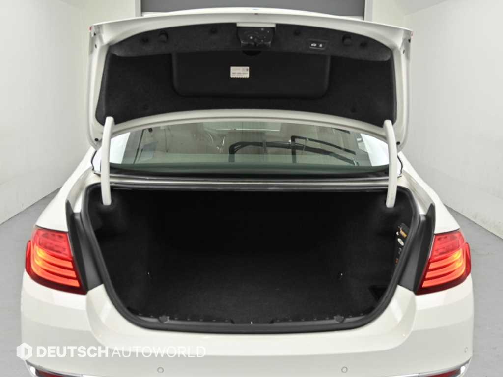 BMW 5-Series — photo 19