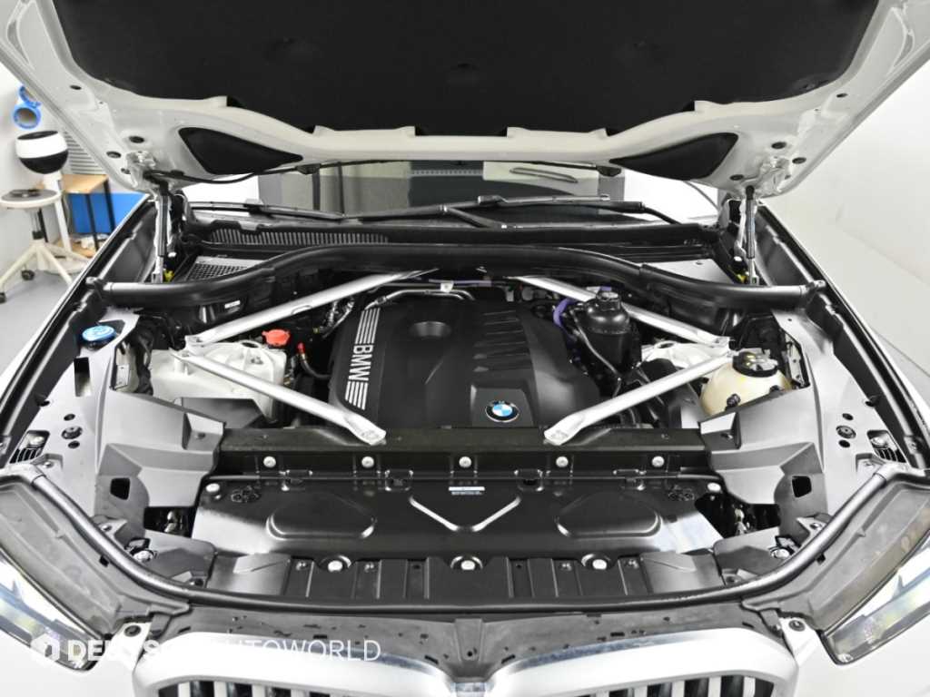 BMW X5 — photo 06
