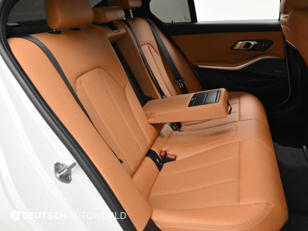 BMW 3-Series — photo 12