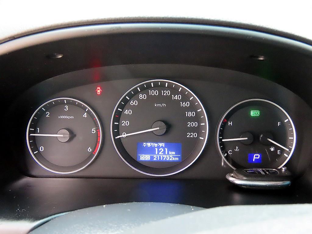 Hyundai Starex — photo 10