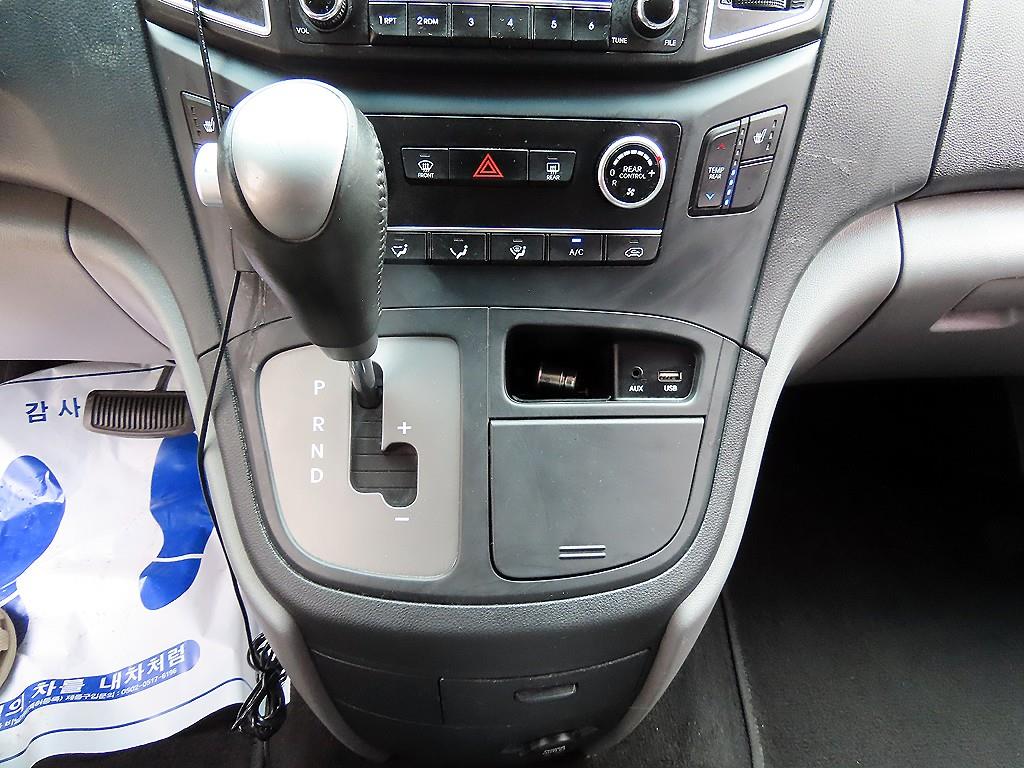 Hyundai Starex — photo 11