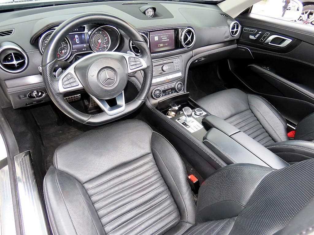 Mercedes-Benz SL-Class — photo 11