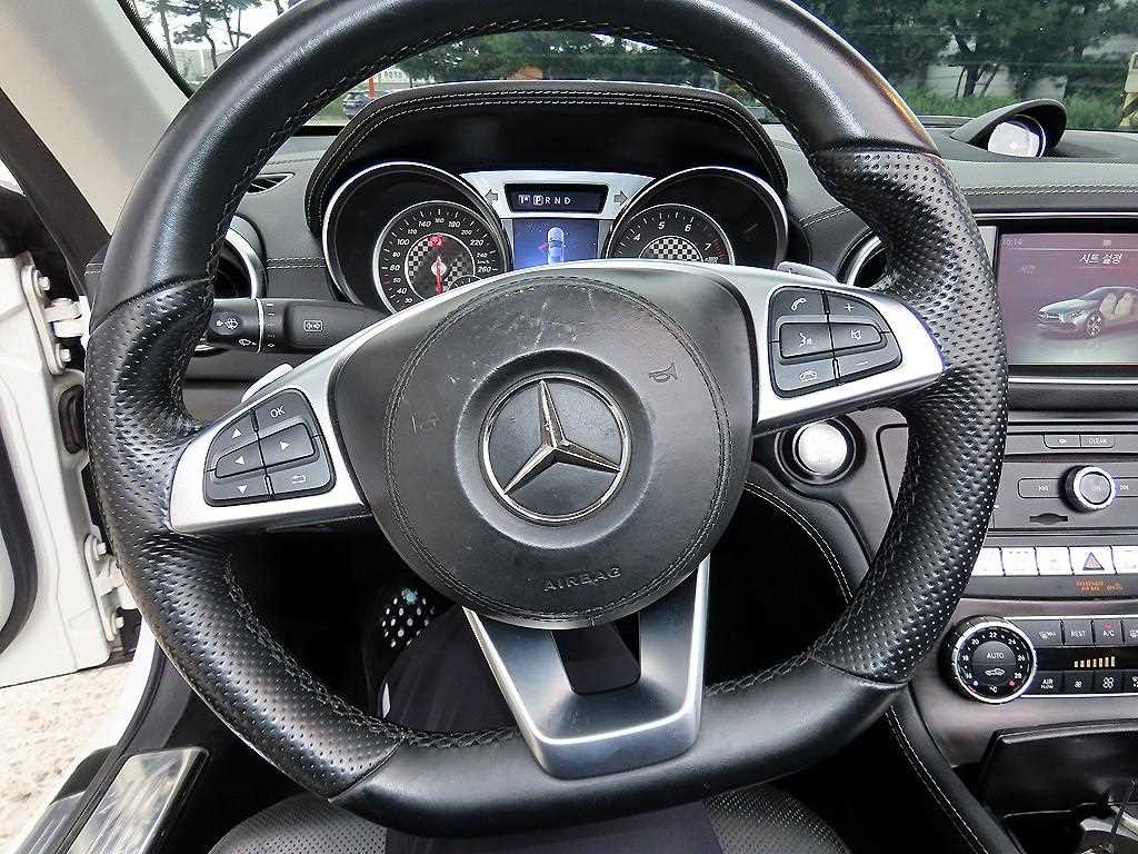 Mercedes-Benz SL-Class — photo 12
