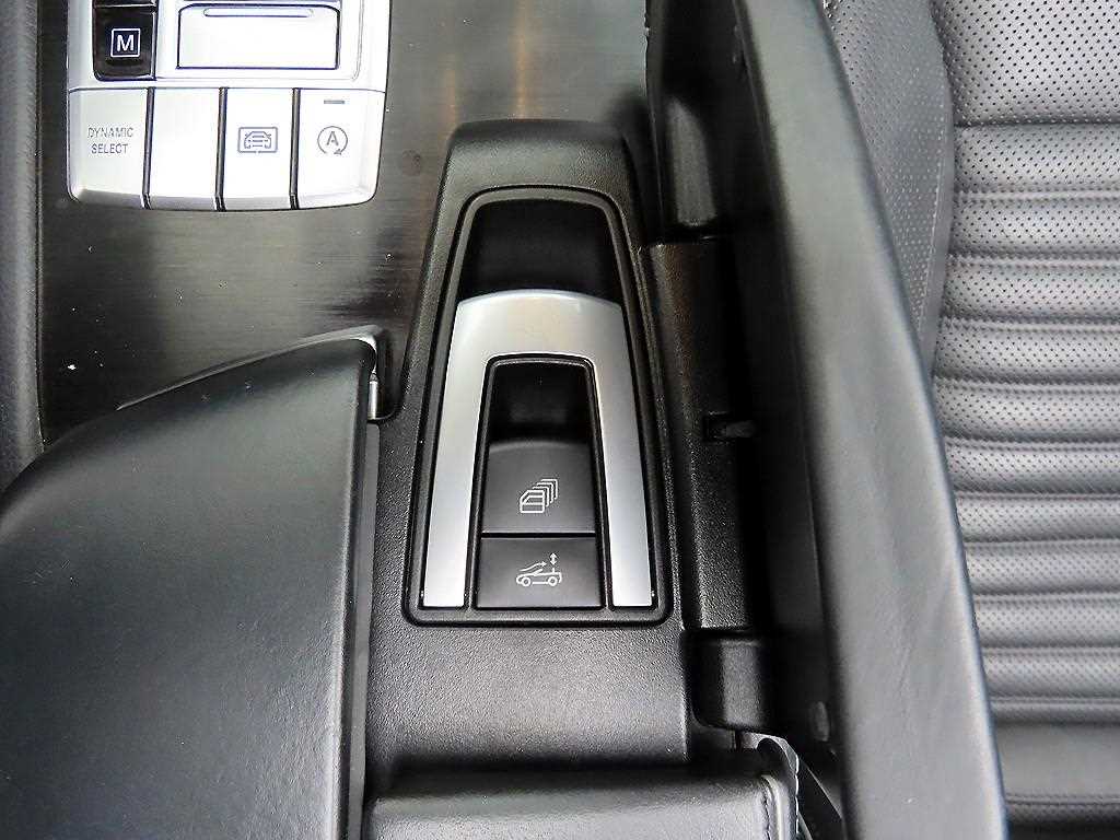 Mercedes-Benz SL-Class — photo 17