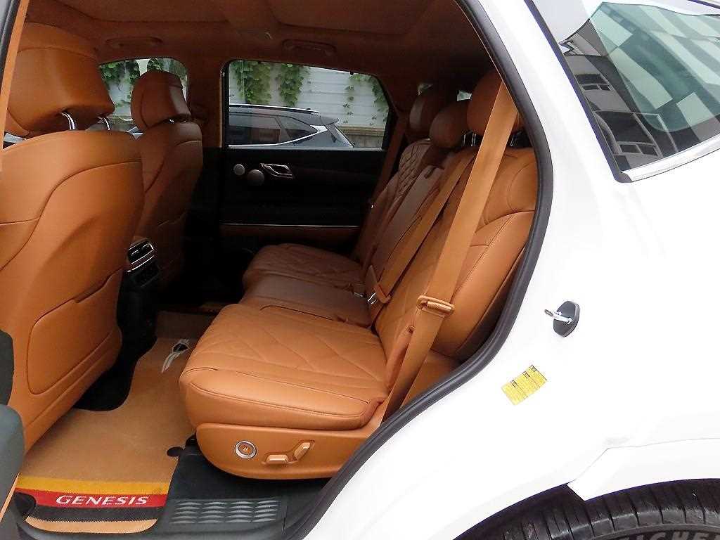Genesis GV80 — photo 06
