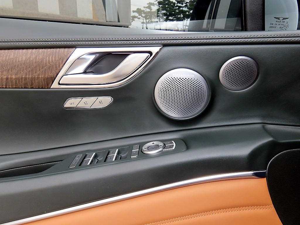 Genesis GV80 — photo 12