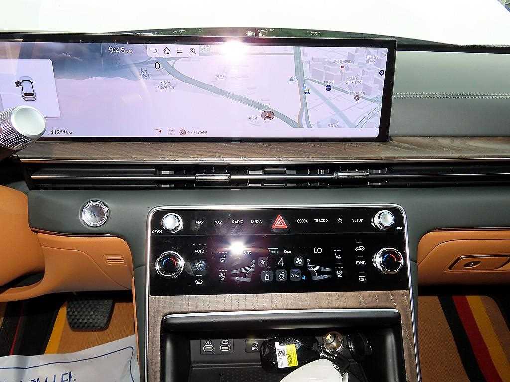 Genesis GV80 — photo 14