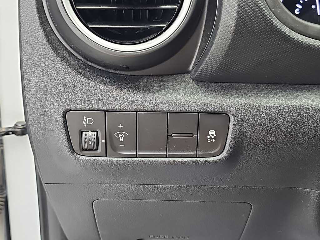 Hyundai Kona — photo 17