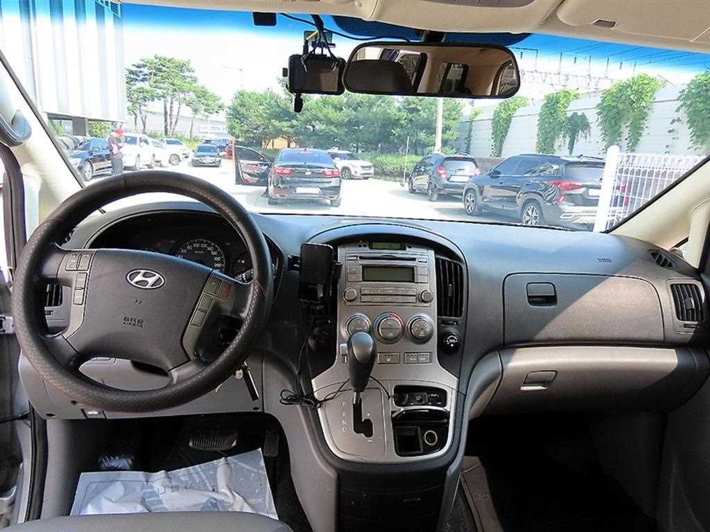 Hyundai Starex — photo 08