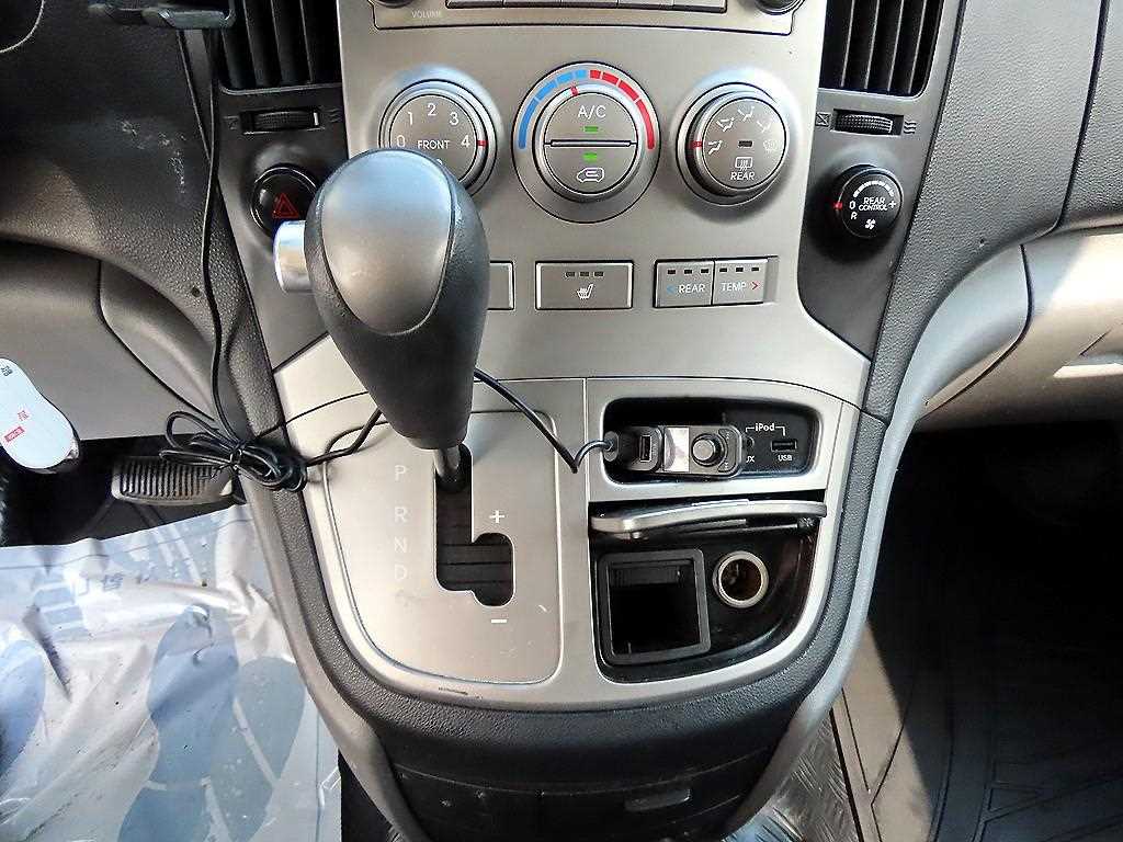 Hyundai Starex — photo 11