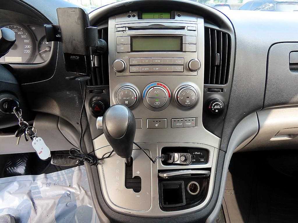 Hyundai Starex — photo 12