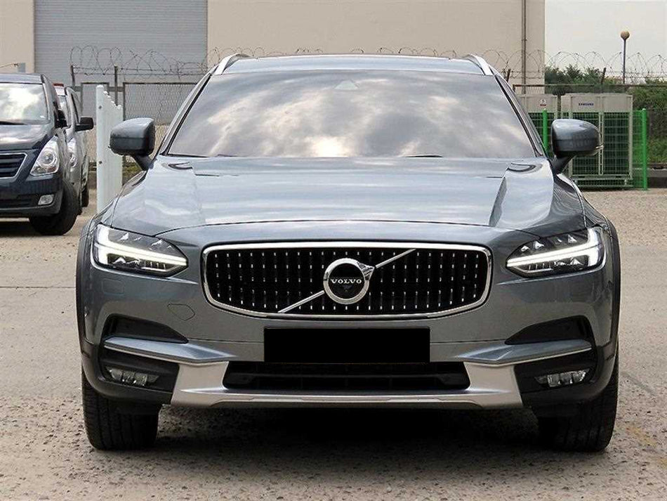 Volvo V90 — photo 01