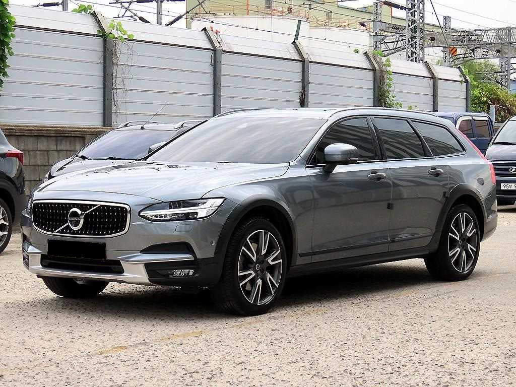 Volvo V90 — photo 02