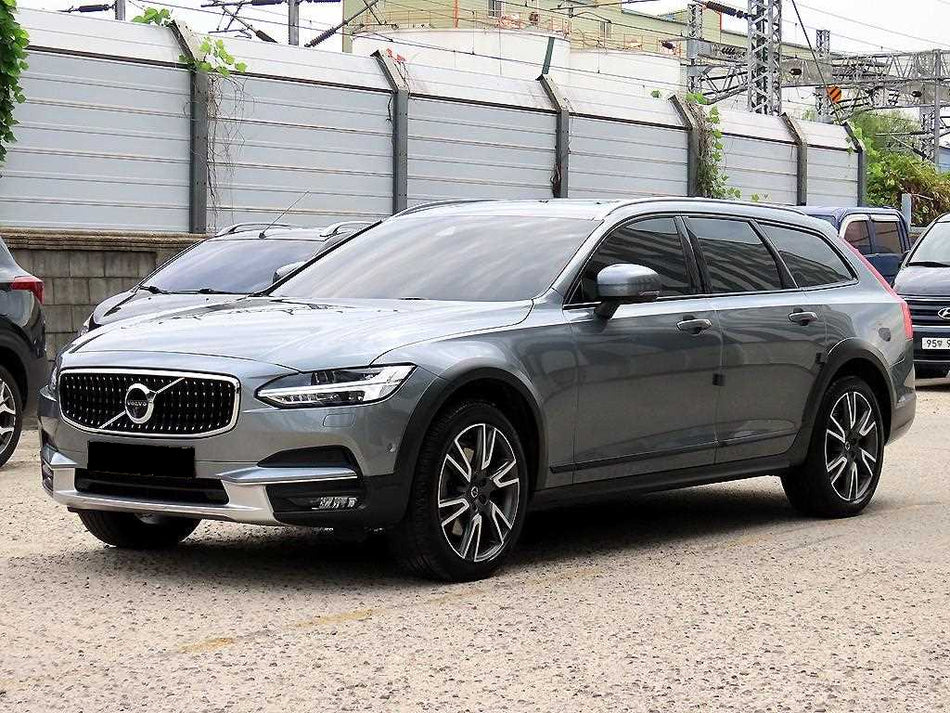 Volvo V90 — photo 02