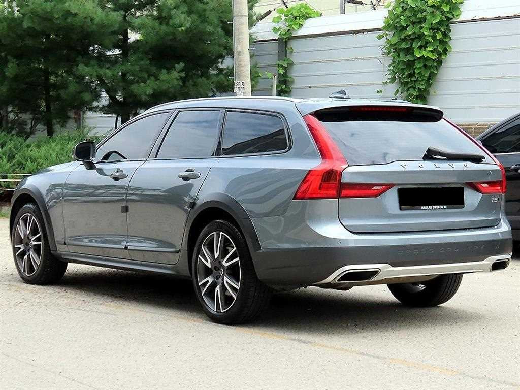 Volvo V90 — photo 03