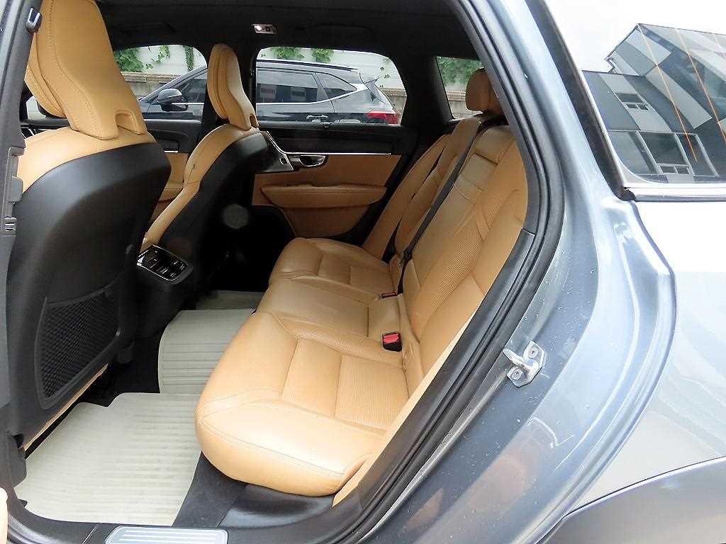 Volvo V90 — photo 06