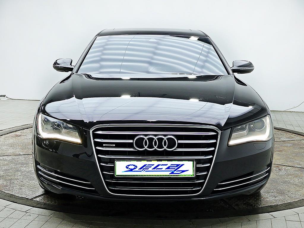Audi A8 — photo 01