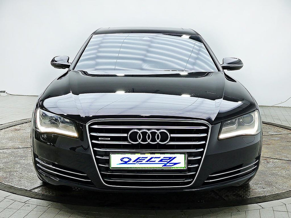Audi A8 — photo 01