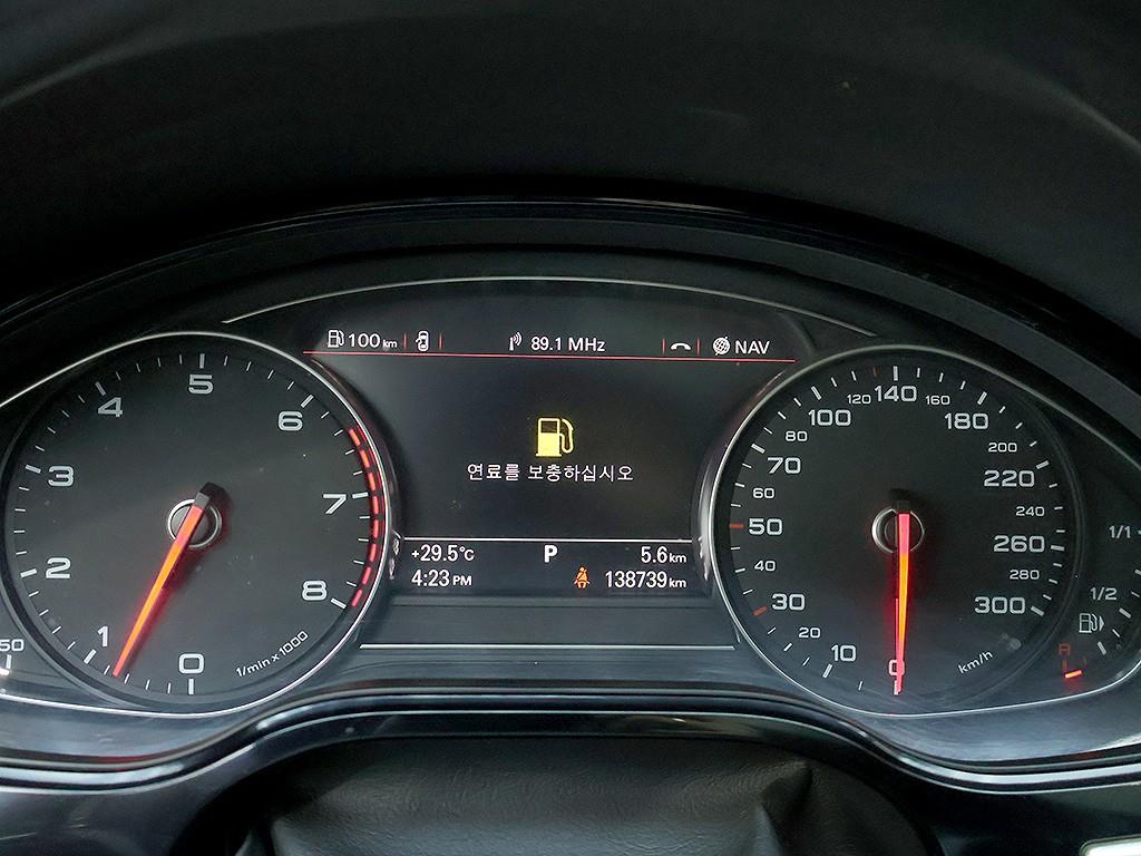 Audi A8 — photo 06