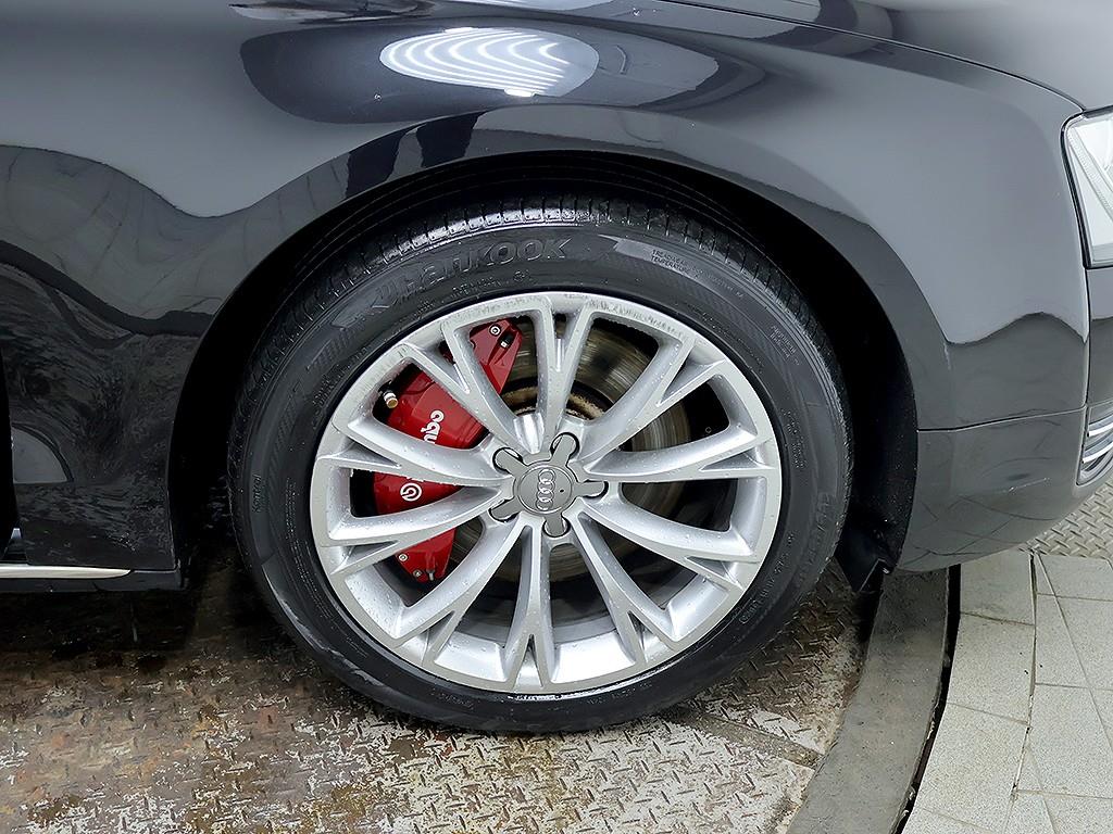 Audi A8 — photo 07