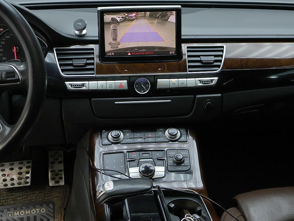 Audi A8 — photo 09