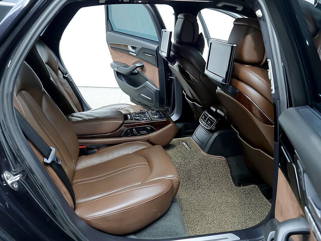 Audi A8 — photo 12