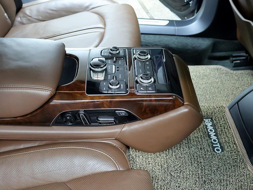 Audi A8 — photo 14