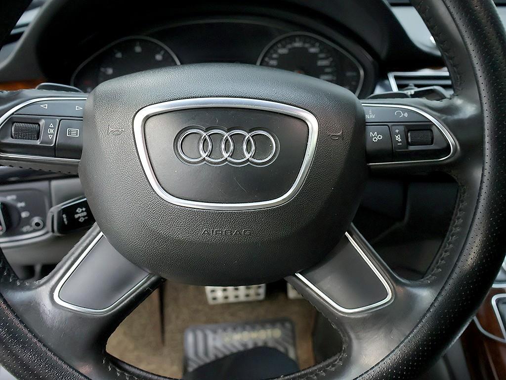 Audi A8 — photo 16
