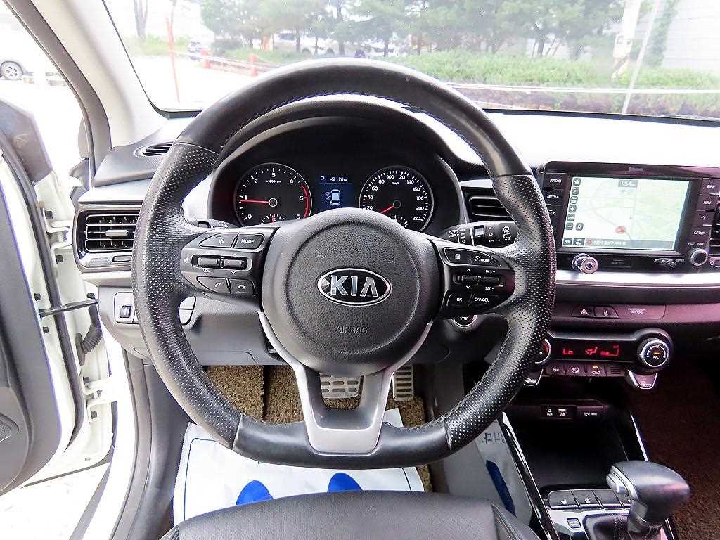 Kia Stonic — photo 08