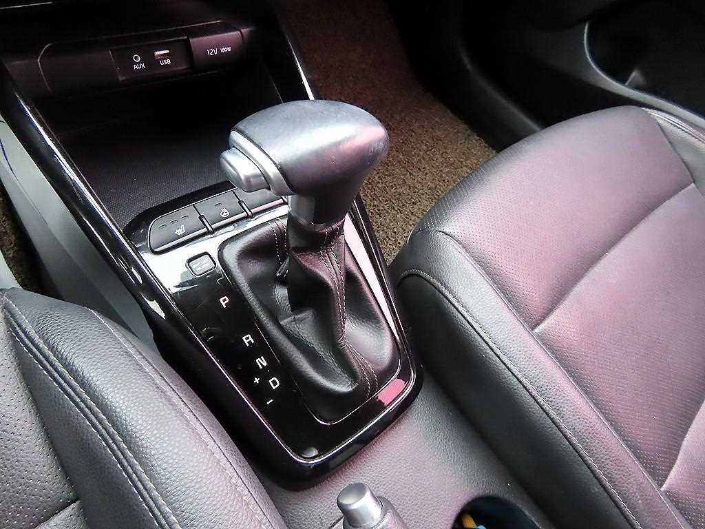 Kia Stonic — photo 10