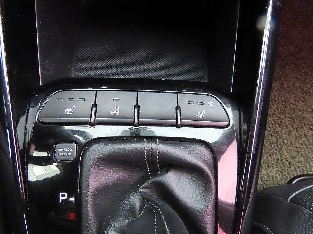 Kia Stonic — photo 17