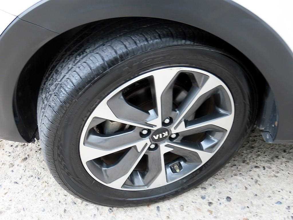 Kia Stonic — photo 19