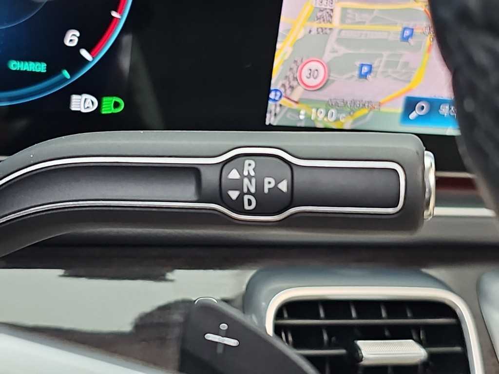 Mercedes-Benz GLE-Class — photo 08