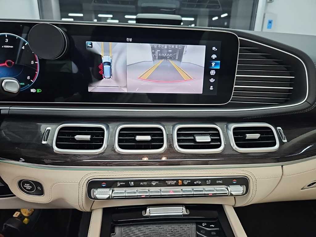 Mercedes-Benz GLE-Class — photo 10