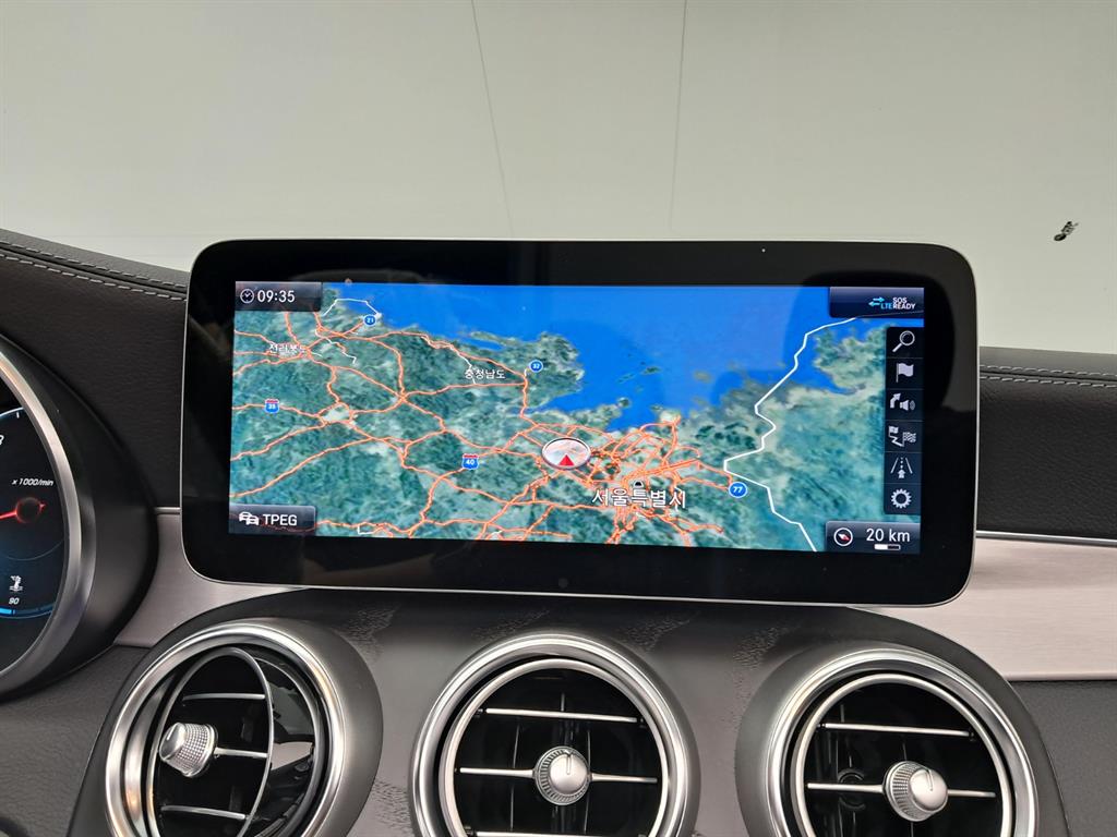 Mercedes-Benz C-Class — photo 09