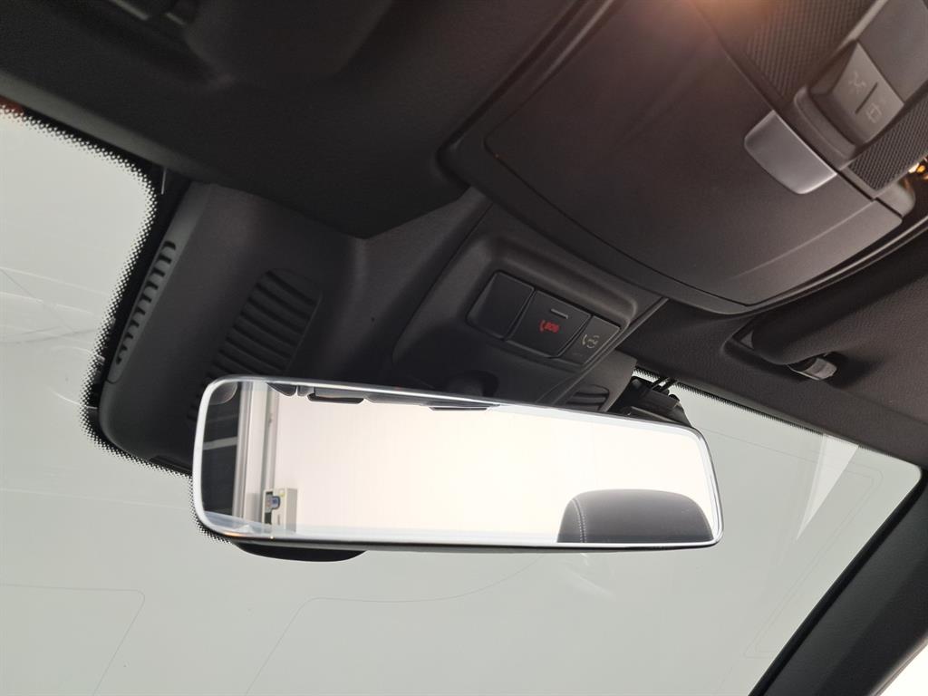 Mercedes-Benz C-Class — photo 16