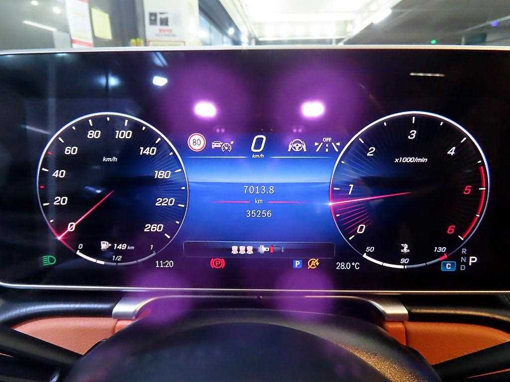 Mercedes-Benz S-Class — photo 09