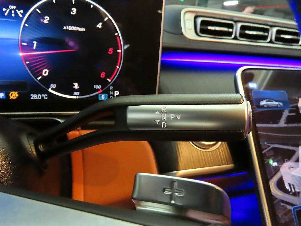Mercedes-Benz S-Class — photo 12