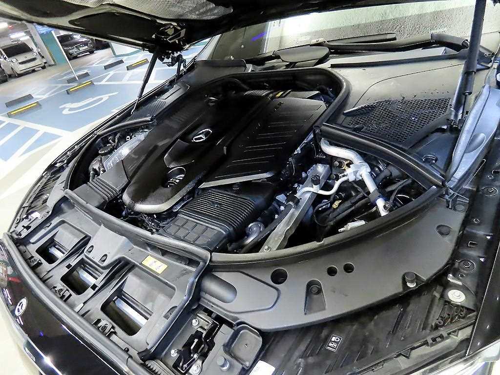 Mercedes-Benz S-Class — photo 19