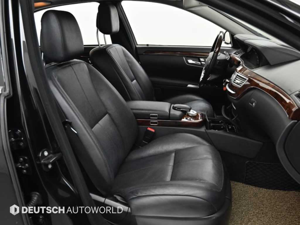 Mercedes-Benz S-Class — photo 11