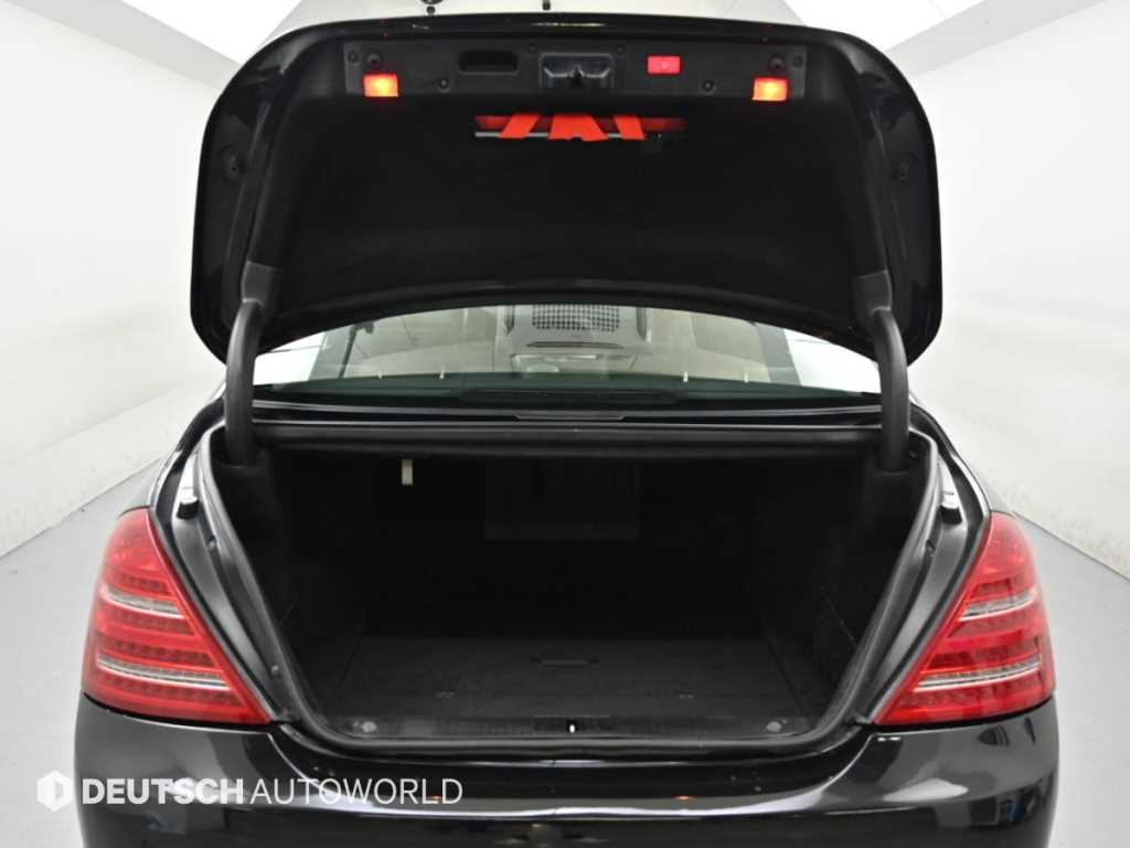 Mercedes-Benz S-Class — photo 20
