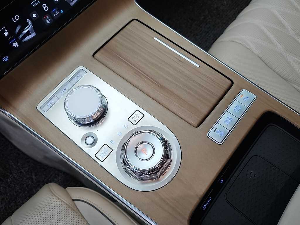 Genesis G80 — photo 08